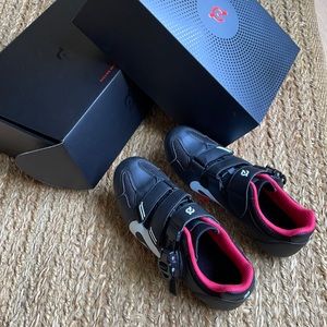 official Peloton cycling shoes size 40 gently used with original clips